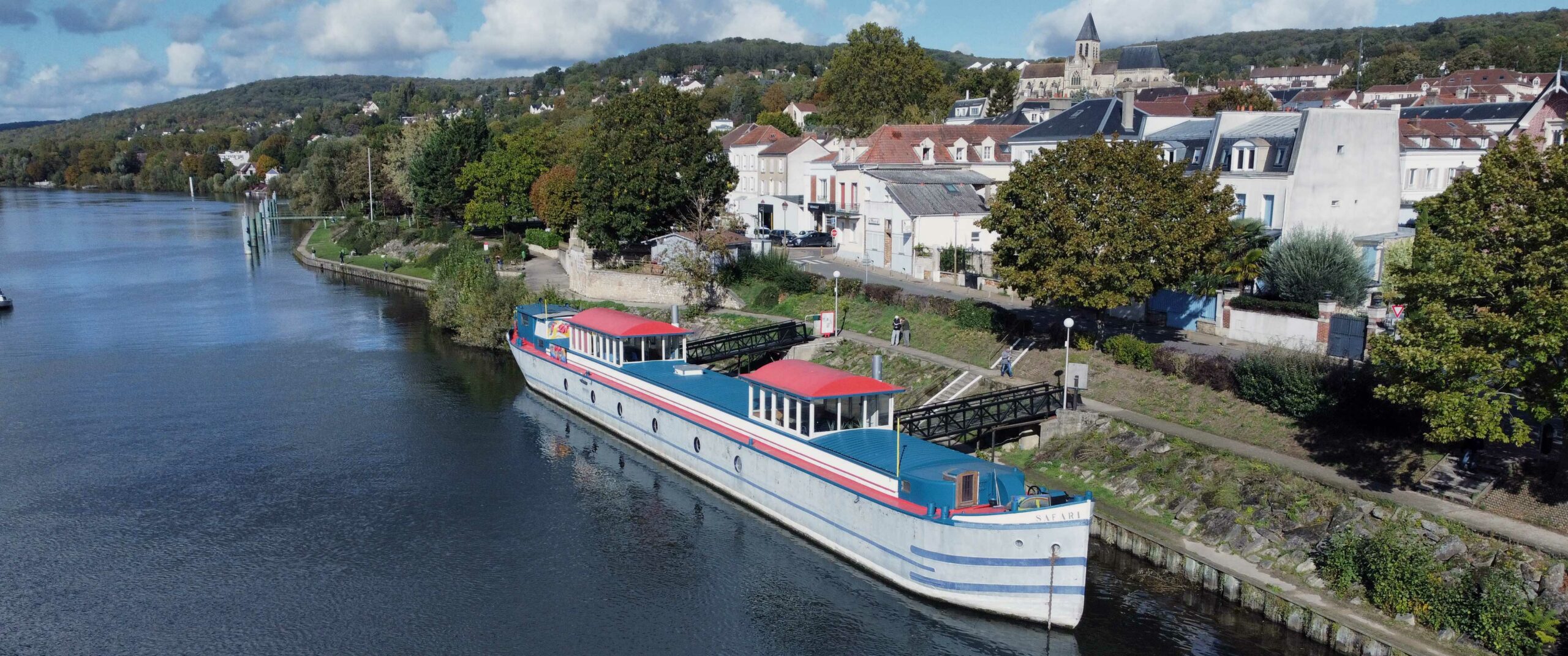 la peniche de Triel a cent ans :