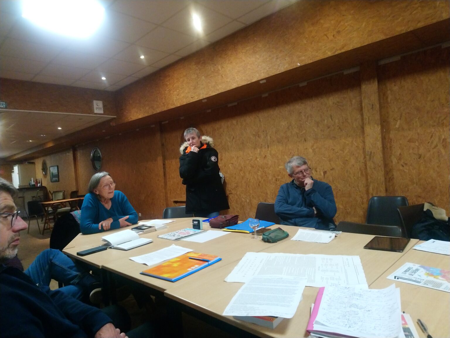 Le jeudi 19 février 2026 à 19 h 45, c’est le rendez-vous des penseurs de la Péniche et de la Vallée de la Seine